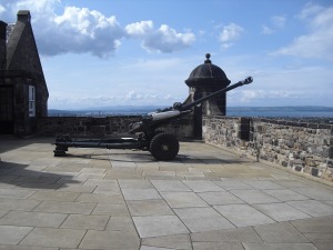 Cannon, Edinburgh Castle (Image courtesy of Pixabay)